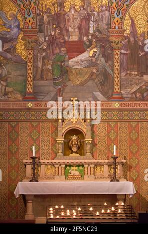 Innenfragment der Matthiaskirche - die Kirche der Himmelfahrt der Budaer Burg. Budapest, Ungarn Stockfoto