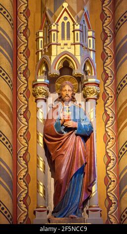 Innenfragment der Matthiaskirche - die Kirche der Himmelfahrt der Budaer Burg. Budapest, Ungarn Stockfoto