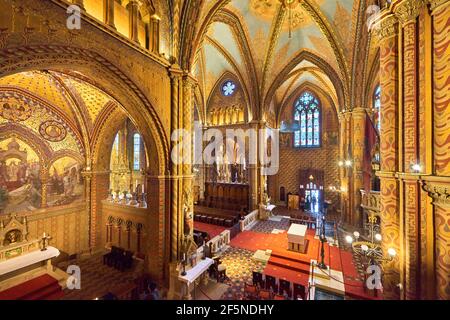 Innenfragment der Matthiaskirche - die Kirche der Himmelfahrt der Budaer Burg. Budapest, Ungarn Stockfoto