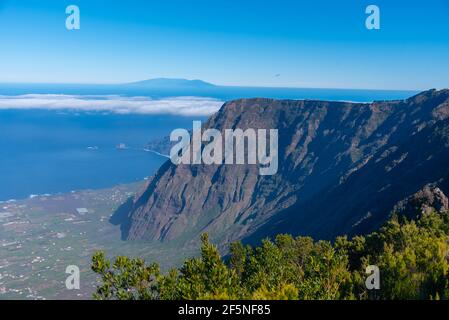 Luftaufnahme des El Golfo-Tals von Mirador de la Llania bei El Hierro, Kanarische Inseln, Spanien. Stockfoto