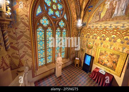 Innenfragment der Matthiaskirche - die Kirche der Himmelfahrt der Budaer Burg. Budapest, Ungarn Stockfoto