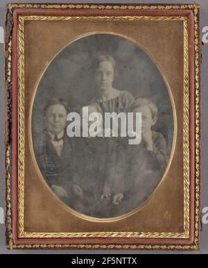 Porträt einer Mutter und ihrer drei Söhne. Unbekannter Hersteller, Amerikaner Stockfoto