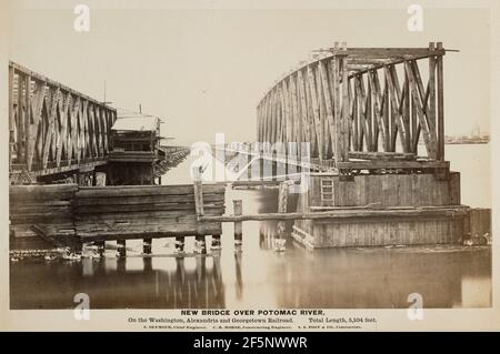 Neue Brücke über Potomac River. Auf der Washington, Alexandria und Georgetown Railroad. Gesamtlänge 5.104 Fuß.. A. J. Russell (Amerikanisch, 1830 - 1902) Stockfoto