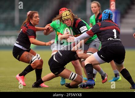 Emily Robinson von Harlequins wird während des Spiels der Allianz Premier 15 der Frauen im StoneX Stadium in London angepackt. Bilddatum: Samstag, 27. März 2021. Stockfoto