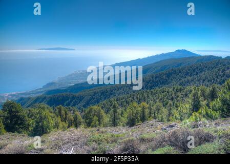 El Hierro und La Gomera vom Pico de la Nieve aus gesehen auf La Palma, Kanarische Inseln, Spanien. Stockfoto