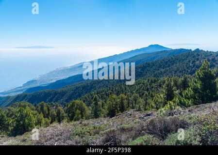 El Hierro und La Gomera vom Pico de la Nieve aus gesehen auf La Palma, Kanarische Inseln, Spanien. Stockfoto