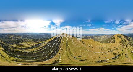 360 Panoramablick vom Hochgrat bei Oberstaufen auf dem Gelchenwanger Kopf, Rindalphorn (Bayern, Bayern, Deutschland) auf die alpen in Tirol, Stockfoto