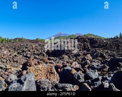 El Teide ist ein Vulkan und der höchste Gipfel der Insel teneriffa, Spanien. Ein beliebtes Reiseziel zum Wandern und Trekking. Stockfoto