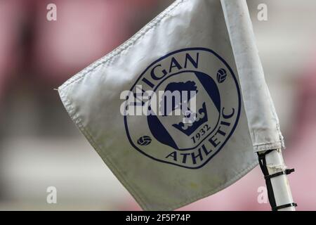 Wigan, Großbritannien. März 2021, 27th. Die Eckflagge bei Wigan Athletic in Wigan, Großbritannien am 3/27/2021. (Foto von Simon Whitehead/News Images/Sipa USA) Quelle: SIPA USA/Alamy Live News Stockfoto