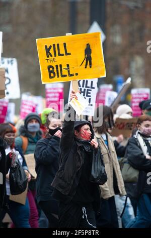 MANCHESTER, Großbritannien der Protest "Kill the Bill" auf dem Petersplatz im Stadtzentrum von Manchester am Samstag, 27th. März 2021. (Kredit: Pat Scaasi - MI Nachrichten) Kredit: MI Nachrichten & Sport /Alamy Live Nachrichten Stockfoto