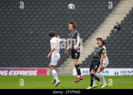 MILTON KEYNES, GROSSBRITANNIEN. MÄRZ 27th: Doncaster Rovers Kapitän Tom Anderson während der ersten Hälfte des Sky Bet League 1-Spiels zwischen MK Doncaster und Doncaster Rovers im Stadion MK, Milton Keynes am Samstag, 27th. März 2021. (Kredit: John Cripps - MI News) Kredit: MI Nachrichten & Sport /Alamy Live Nachrichten Stockfoto