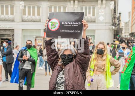 Demonstration ohne Gerechtigkeit gibt es keinen Frieden: Das Provinzgericht stellt den Fall des jungen Mannes mit einer Behinderung der Zigeunerethnie vor, der am 8. September 2019 in Gijón starb, nachdem er von Sicherheitsbeamten und der Polizei vor den Toren des Fußballstadions El Molinón in Gijón von den Sicherheitskräften des Stadions festgenommen worden war. Die Familie hatte bereits eine Beschuldigungsurkunde vorgelegt, in der er seinen Tod mit dem von George Floyd verglich und beim stadtrat von Gijón und der Firma Prosegur Strafen von bis zu 15 Jahren Gefängnis und eine Entschädigung von einer Million Euro forderte "EINE Winde sprang mit solcher Stockfoto