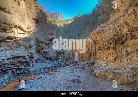 Cascada de Los Colores in Caldera de Taburiente in La Palma, Kanarische Inseln, Spanien. Stockfoto