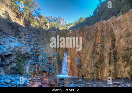 Cascada de Los Colores in Caldera de Taburiente in La Palma, Kanarische Inseln, Spanien. Stockfoto