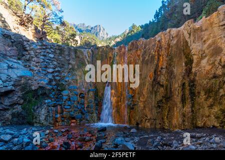 Cascada de Los Colores in Caldera de Taburiente in La Palma, Kanarische Inseln, Spanien. Stockfoto