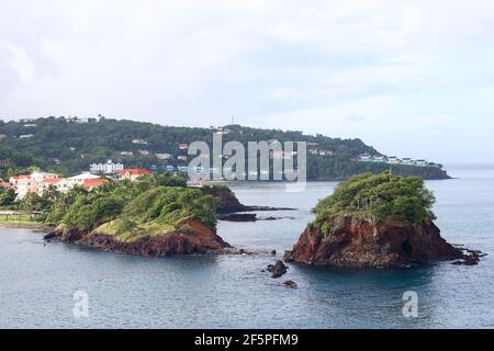 Landzunge des Tapion Shoal bei der Annäherung an den Hafen von Castries, Hauptstadt der karibischen Insel St. Lucia. Stockfoto