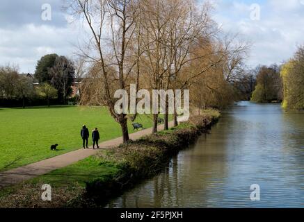 The Mill Gardens and River Leam, Leamington Spa, Warwickshire, England, Großbritannien Stockfoto
