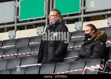 MILTON KEYNES, GROSSBRITANNIEN. MÄRZ 27th: Milton Keynes Dons Pete Winkleman während der zweiten Hälfte der Sky Bet League ein Spiel zwischen MK Doncaster Rovers und MK Doncaster Rovers im Stadium MK, Milton Keynes am Samstag, 27th. März 2021. (Kredit: John Cripps - MI News) Kredit: MI Nachrichten & Sport /Alamy Live Nachrichten Stockfoto