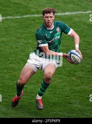 Der Londoner Ire Theo Brophy Clews fährt während des Spiels der Gallagher Premiership im Brentford Community Stadium in London klar. Bilddatum: Samstag, 27. März 2021. Stockfoto