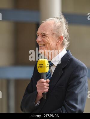 Leeds, England - 27th. März 2021 - Ken Davy Interim CEO der Super League Europe spricht vor der Rugby League Betfred Super League Runde 1 Wakefield Trinity vs Leeds Rhinos im Emerald Headingley Stadium, Leeds, UK Dean Williams/Alamy Live News Stockfoto