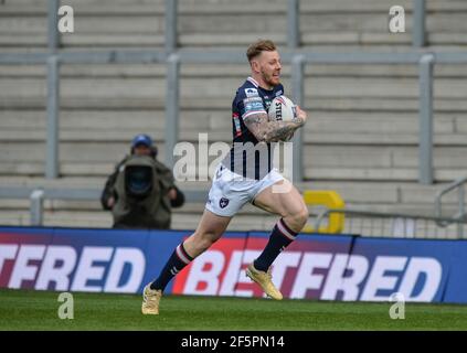 Leeds, England - 27th März 2021 - Wakefield Trinity Tom Johnstone läuft weg, um während der Rugby League Betfred Super League Runde 1 Wakefield Trinity gegen Leeds Rhinos im Emerald Headingley Stadium, Leeds, Großbritannien Dean Williams/Alamy Live News zu Punkten Stockfoto