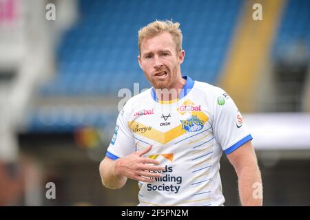 Leeds, England - 27th. März 2021 - Matt Prior (10) von Leeds Rhinos während der Rugby League Betfred Super League Round 1 Wakefield Trinity vs Leeds Rhinos im Emerald Headingley Stadium, Leeds, UK Dean Williams/Alamy Live News Stockfoto