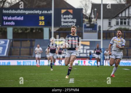 Leeds, England - 27th März 2021 - Wakefield Trinity Tom Johnstone Rennen weg für seinen 2nd Versuch während der Rugby League Betfred Super League Runde 1 Wakefield Trinity vs Leeds Rhinos im Emerald Headingley Stadium, Leeds, UK Dean Williams/Alamy Live News Stockfoto