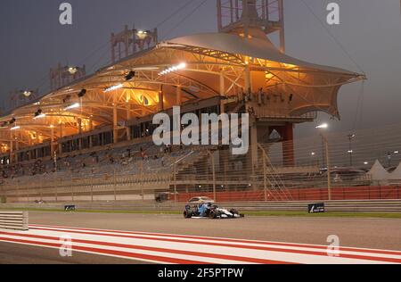 Sakhir, Bahrain. März 2021, 27th. Motorsport: Formel-1-Weltmeisterschaft, Großer Preis Von Bahrain, Qualifying. Der britische Fahrer George Russel vom Team Williams auf der Strecke. Kredit: Hasan Bratic/dpa/Alamy Live Nachrichten Stockfoto