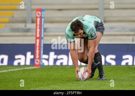 Leeds, England - 26th. März 2021 - Ryan Hall (5) von Hull Kingston Rovers Rennen weg für einen Versuch während der Rugby League Betfred Super League Runde 1 Catalan Dragons vs Hull Kingston Rovers im Emerald Headingley Stadium, Leeds, UK Dean Williams/Alamy Live News Stockfoto