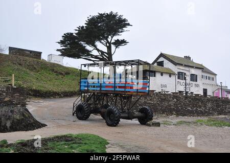 Seeschlepper am Strand von Bigbury-on-Sea Stockfoto