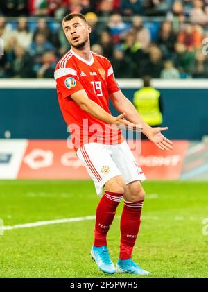 Sankt Petersburg, Russland – 16. November 2019. Russische Fußballnationalspieler Nikolai Komlichenko verärgert über verpasste Torchancen während UEF Stockfoto