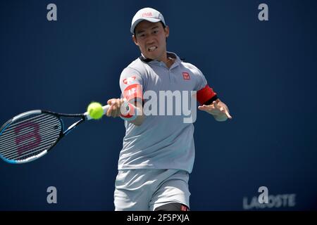 MIAMI GARDENS, FL - MÄRZ 27: Kei Nishikori (JPN) besiegt Aljaz Bedene (SLO) am Tag 6 der Miami Open am 27. März 2021 im Hard Rock Stadium in Miami Gardens, Florida Menschen: Kei Nishikori Kredit: Storms Media Group/Alamy Live News Stockfoto