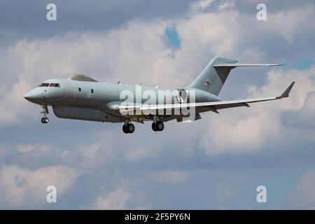 Royal Air Force RAF Bombardier Global Express Raytheon Sentinel R1 ZJ692 Landungsflugzeuge Ankunft und Landung für RIAT airshow Stockfoto