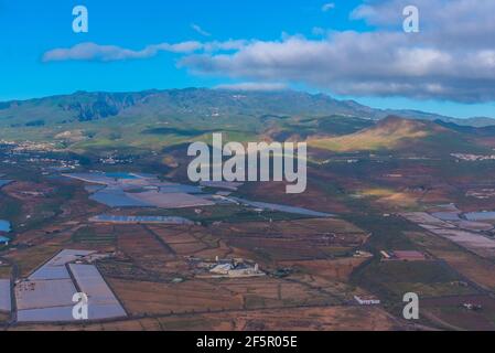 Luftaufnahme von Gewächshäusern auf der Insel Gran Canaria in Spanien. Stockfoto