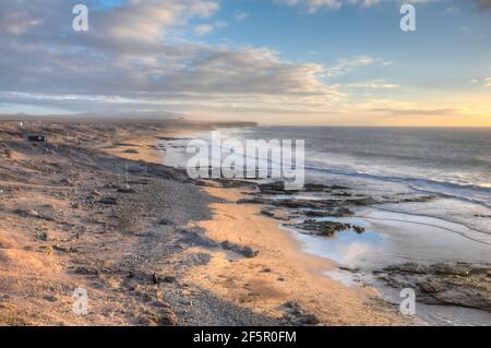 Küste mit Stränden, die sich von El Cotillo Dorf auf Fuerteventura, Kanarische Inseln, Spanien. Stockfoto