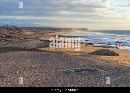 Küste mit Stränden, die sich von El Cotillo Dorf auf Fuerteventura, Kanarische Inseln, Spanien. Stockfoto