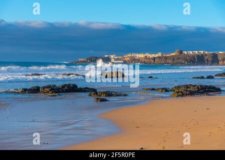 Küste mit Stränden, die sich von El Cotillo Dorf auf Fuerteventura, Kanarische Inseln, Spanien. Stockfoto