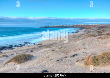 Küste mit Stränden, die sich von El Cotillo Dorf auf Fuerteventura, Kanarische Inseln, Spanien. Stockfoto