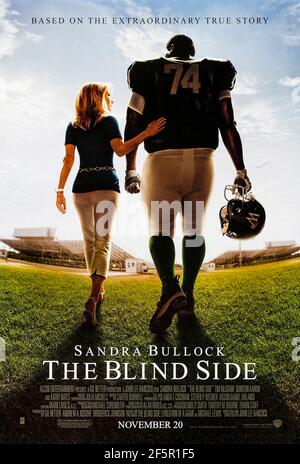 The Blind Side (2009) Regie: John Lee Hancock mit Quinton Aaron, Sandra Bullock und Tim McGraw. Wahre Geschichte von Michael Oher, der ein erfolgreicher amerikanischer Fußballspieler wurde, nachdem er mit Hilfe einer fürsorglichen Frau und ihrer Familie obdachlos war. Stockfoto