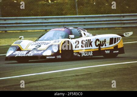 12,06.1988. Le Mans 24 Stunden. Der siegreiche Tom Walkinshaw Racing Jaguar XJR-9LM mit Jan Lammers, Johnny Dumfries und Andy Wallace. Dumfries, richtiger Name John Colum Crichton-Stuart, 7th Marquis von Bute, starb am 22nd. März 2021 nach einer kurzen Krankheit Stockfoto