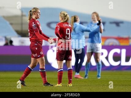 Reading's Kristine Leine und Amalie Eikeland reagieren nach dem letzten Pfiff während des FA Women's Super League Spiels im Academy Stadium, Manchester. Bilddatum: Samstag, 27. März 2021. Stockfoto