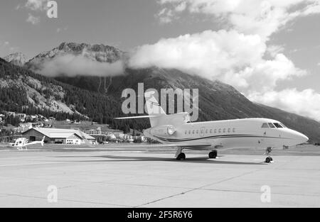 Schweiz: Europas höchster Flughafen ist in Samedan im Oberengadin, wo viel Private Jets und Hubschrauber Landung sind. Stockfoto