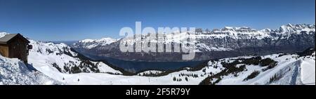 Fantastische Aussicht vom flumserberg auf die churfirsten und den walensee im sarganserland, Bergpanorama in der schweiz Stockfoto