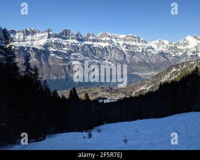 Fantastische Aussicht vom flumserberg auf die churfirsten und den walensee im sarganserland, Bergpanorama in der schweiz Stockfoto