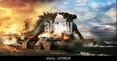 Godzilla vs. Kong ist ein amerikanischer Monsterfilm von 2021 unter der Regie von Adam Wingard. Als Fortsetzung von Godzilla: King of the Monsters (2019) und Kong: Skull Island (2017) ist es der vierte Film in Legendary's MonsterVerse. Dieses Foto ist nur für redaktionelle Zwecke bestimmt und unterliegt dem Urheberrecht des Filmunternehmens und/oder des Fotografen, der vom Film oder der Produktionsfirma beauftragt wurde, und darf nur von Publikationen im Zusammenhang mit der Bewerbung des oben genannten Films reproduziert werden. Eine obligatorische Gutschrift an das Filmunternehmen ist erforderlich. Der Fotograf sollte auch bei Bekanntwerden des Fotos gutgeschrieben werden. Stockfoto