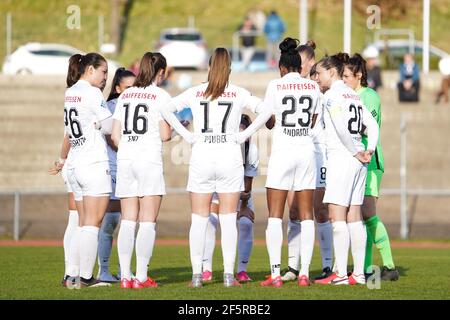 Luzern, Schweiz. März 2021, 27th. 27. März 2021, Luzern, Sportanlagen Allmend, AXA Women's Super League: FC Luzern - FC Zürich Frauen, Team FC Zürich im Mannschaftskreis (Schweiz/Kroatien OUT) Quelle: SPP Sport Pressefoto. /Alamy Live Nachrichten Stockfoto