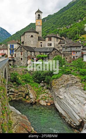 Tessin: Lavertezzo im Val Verzasca Tal im Kanton Tessin Stockfoto