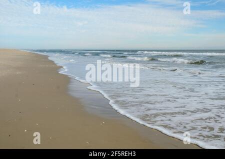 Die leere Küstenlinie entlang der Küste von Assateague/Chincoteague an der Ostküste der USA Stockfoto