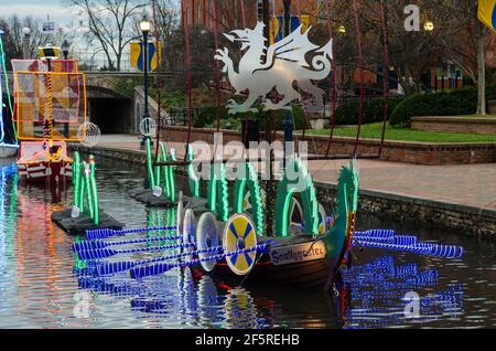 Das Festival of Lights entlang der Kanalseite in Frederick, Maryland zu Weihnachten Stockfoto