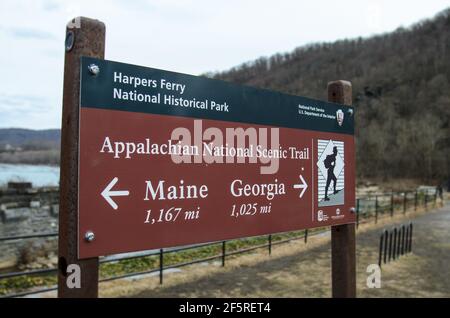 Wegweiser auf dem Appalachian Trail im Harpers Ferry National Park, West Virginia Stockfoto